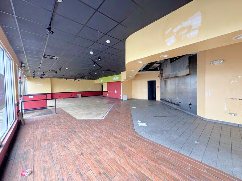 More Photos Of 165 US Highway 46 W, Saddle Brook Freestanding For Lease