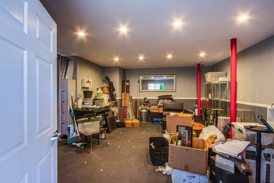 More Photos Of 4251 W Oquendo Rd, Las Vegas Light Distribution For Sale