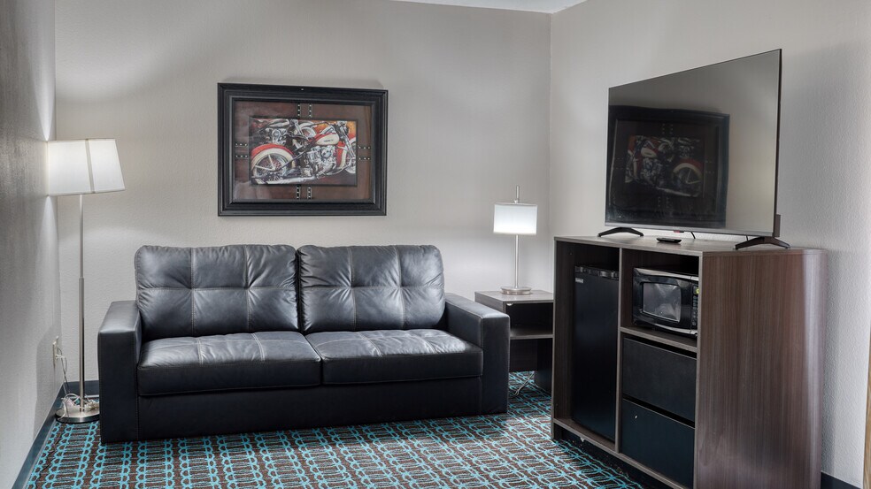 More Photos Of 2600 Whitewood Service Rd, Sturgis Hotel For Sale