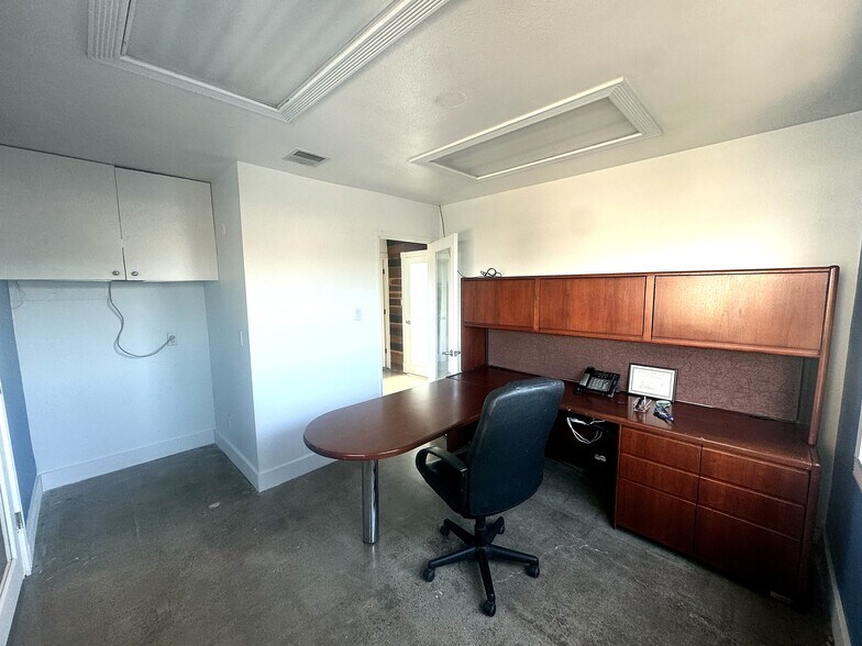 More Photos Of 3711 W Vegas Dr, Las Vegas Office For Lease