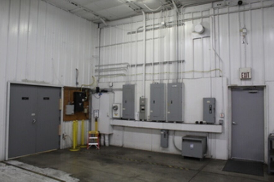 More Photos Of 807 Prospect Ave, Osceola Manufacturing For Sale