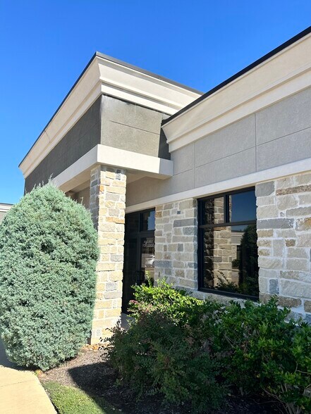 More Photos Of 633 E Fernhurst Dr, Katy Medical For Lease