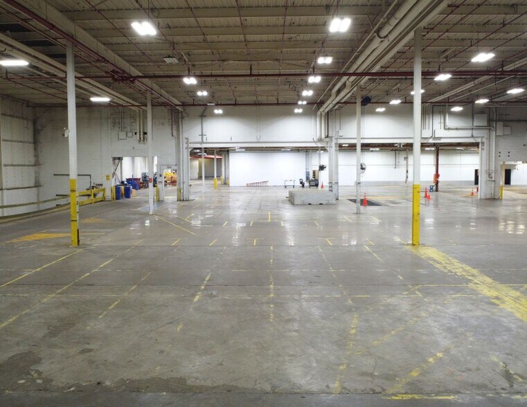 More Photos Of 2150 Kerper Blvd, Dubuque Manufacturing For Lease