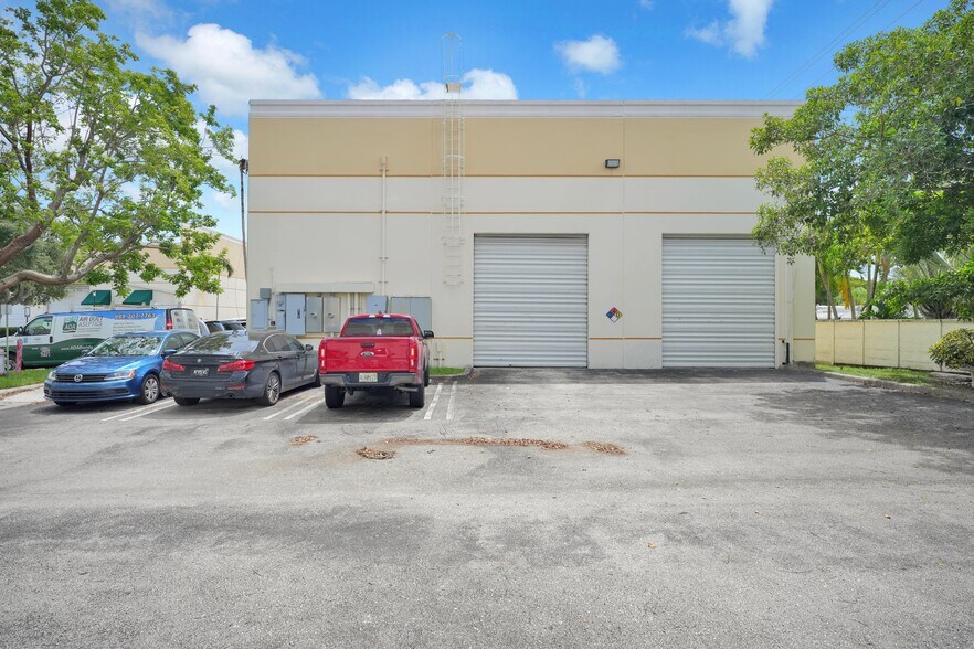 More Photos Of 917 NW 31st Ave, Pompano Beach Service For Sale