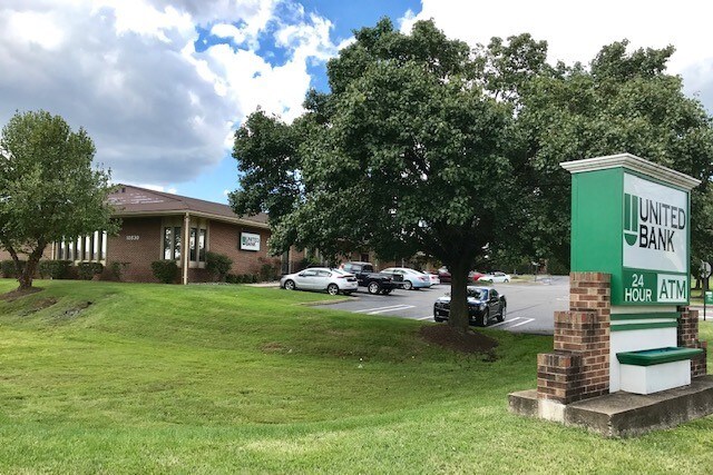 Primary Photo Of 10830 Balls Ford Rd, Manassas Bank For Lease