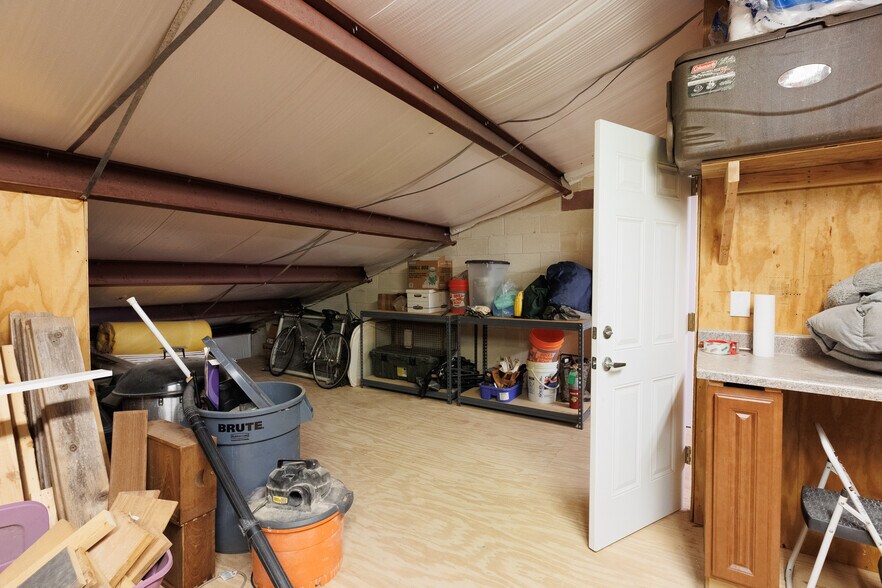 More Photos Of 2255 CR 172, Round Rock Light Manufacturing For Sale