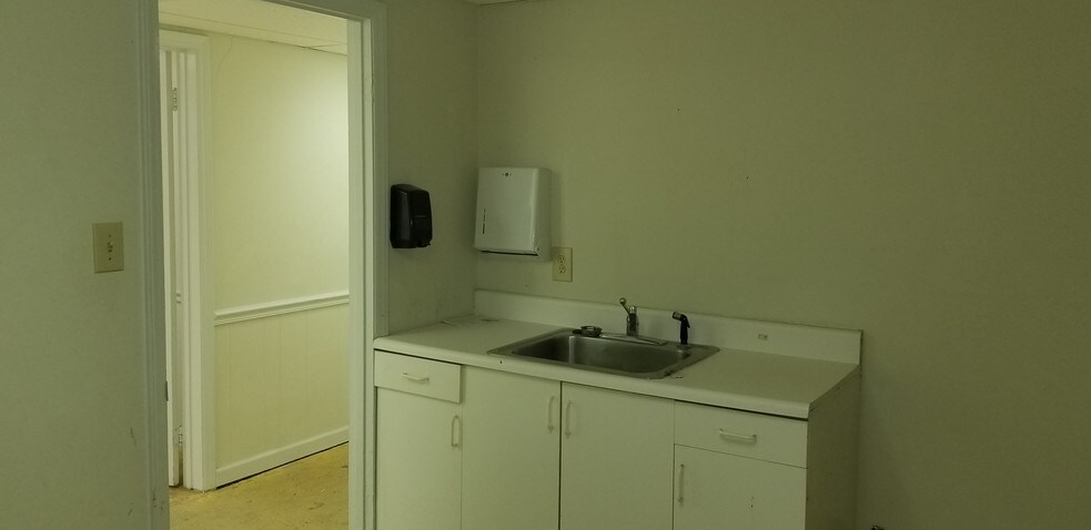 More Photos Of 318 S South St, Gastonia Office For Lease