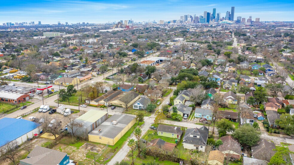 More Photos Of 115 Engel St, Houston Flex For Sale