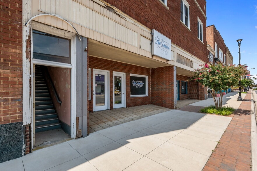 More Photos Of 220-222 S Scales St, Reidsville Storefront Retail Office For Sale