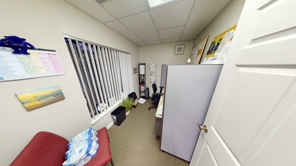 More Photos Of 32644 Blossom ln, Leesburg Office For Sale