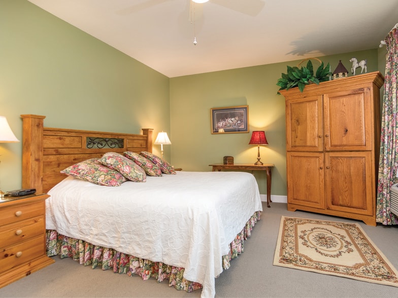 More Photos Of 86 Lily Pad Ln, Flat Rock Hotel For Sale