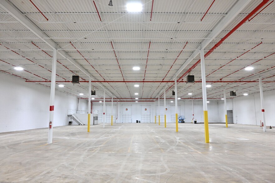 More Photos Of 1709-1769 Latham St, Memphis Distribution For Lease