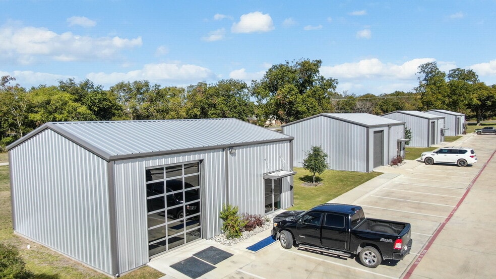 More Photos Of 1507 Ranger Hwy, Weatherford Warehouse For Lease