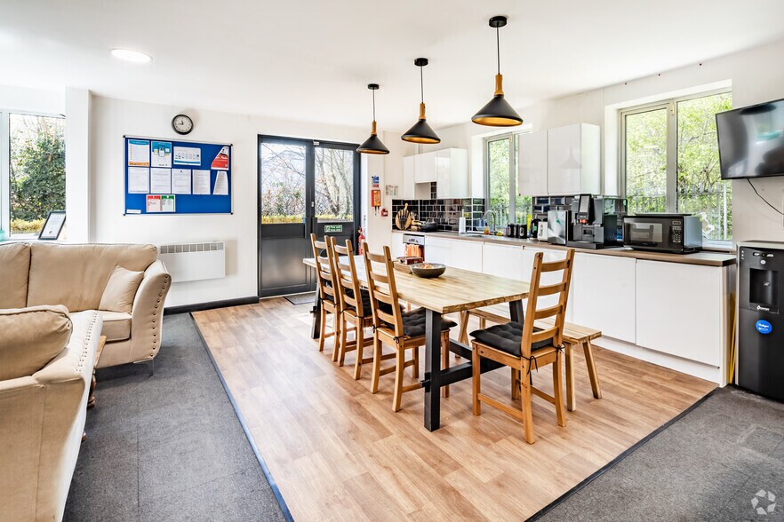 More Photos Of 170 Elland Rd, Leeds Coworking Space