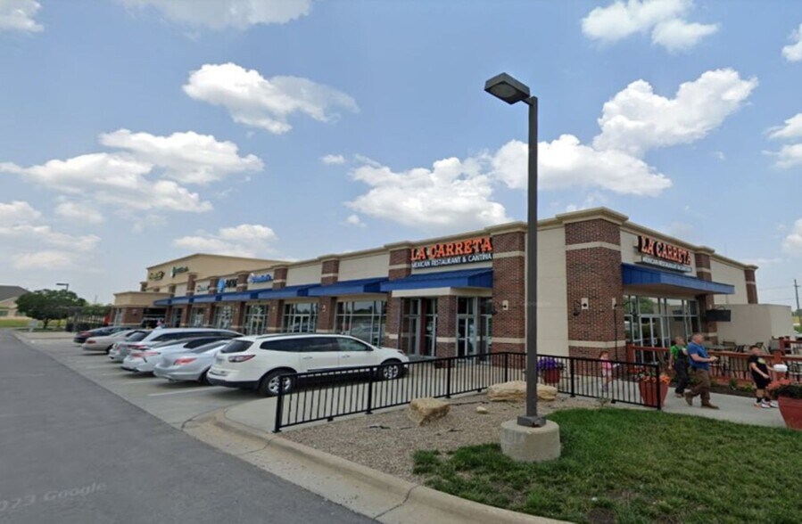 More Photos Of 925-949 Lincoln Ln, Gardner Unknown For Lease