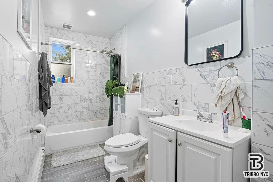 More Photos Of 126 Hall St, Brooklyn Apartments For Sale