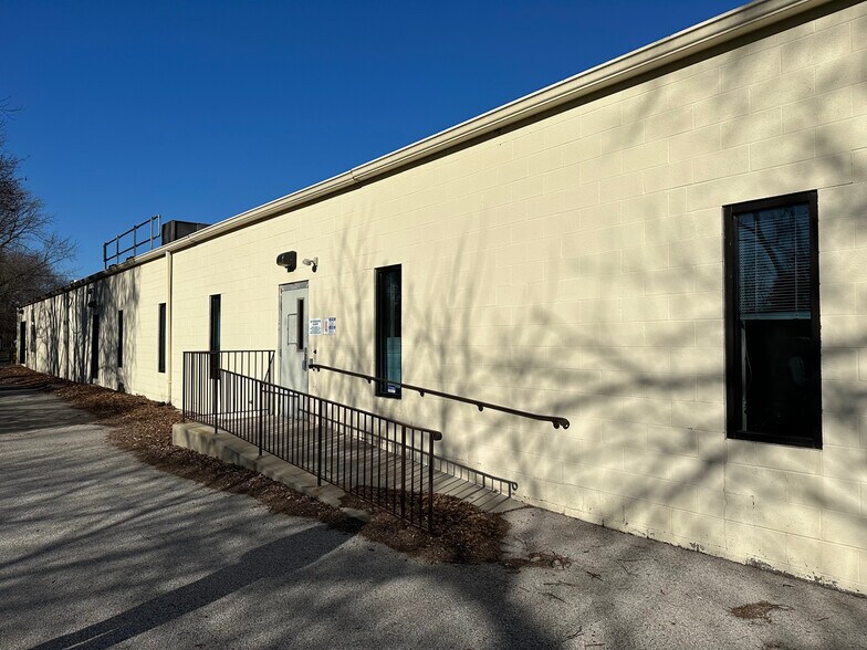 More Photos Of 610 W Church Ave, York Flex For Lease