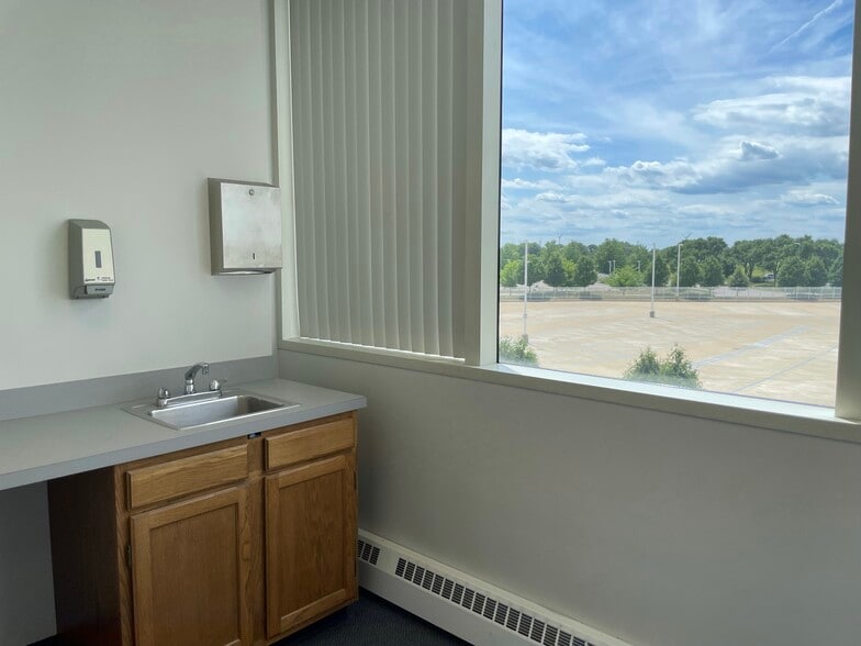 More Photos Of 4050-4100 Healthway Dr, Aurora Medical For Lease