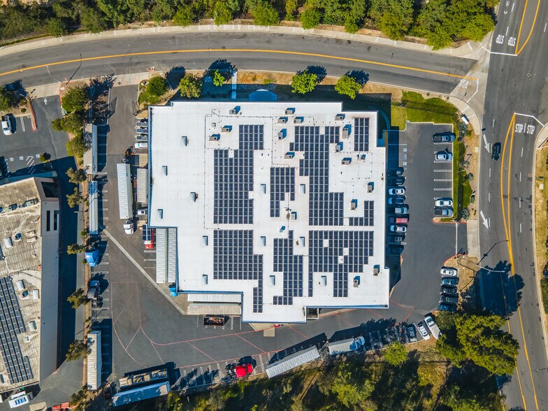 More Photos Of 1385 Park Center Dr, Vista Industrial For Sale