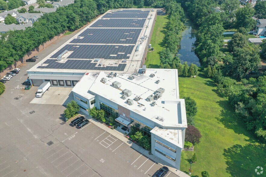 More Photos Of 85 Harbor Rd, Port Washington Warehouse For Lease