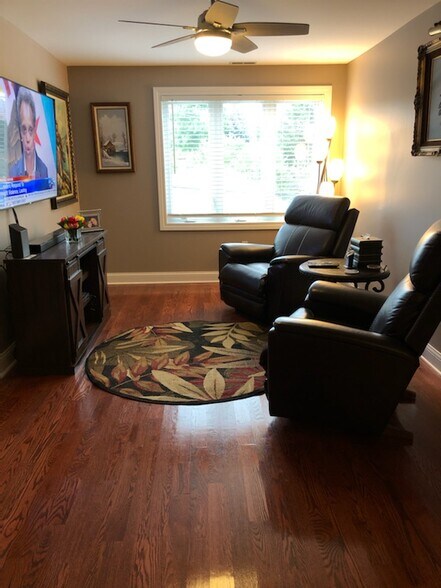 More Photos Of 4921 W 95th St, Oak Lawn Storefront Retail Residential For Sale