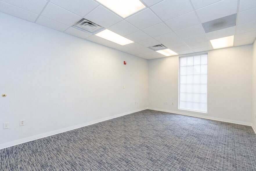 More Photos Of 602 N Main St, Anderson Bank For Sale