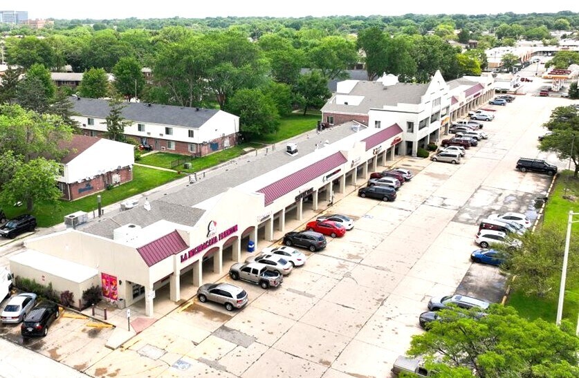 More Photos Of 2202-2230 W Algonquin Rd, Rolling Meadows General Retail For Sale