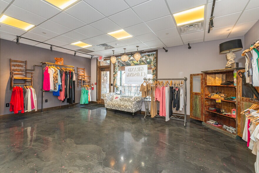 More Photos Of 8-10 White Hall Rd, Towaco Storefront Retail Office For Lease