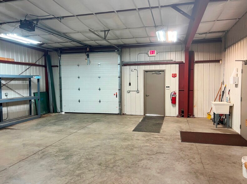 More Photos Of 1024 Thiesse Dr, Brainerd Light Distribution For Lease