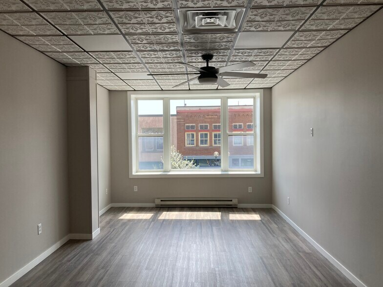 More Photos Of 2023 W Superior St, Duluth Storefront Retail Residential For Sale
