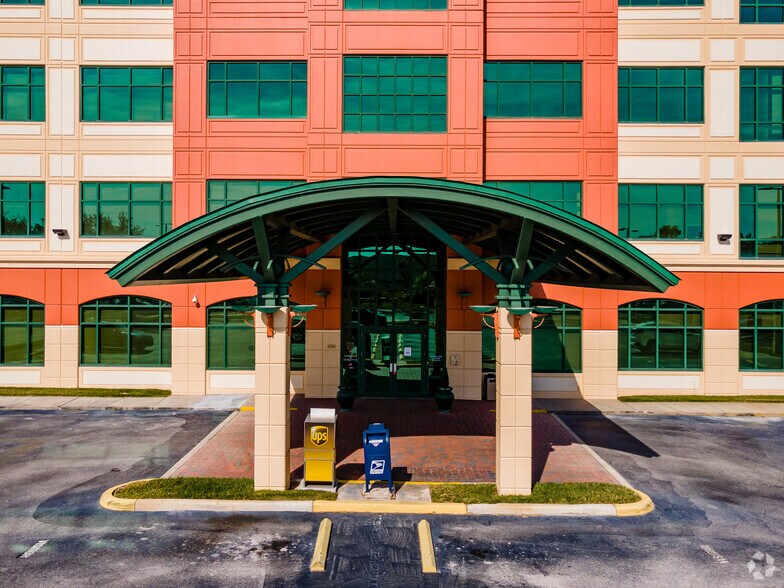 More Photos Of 4114 Woodlands Pky, Palm Harbor Office Residential For Lease