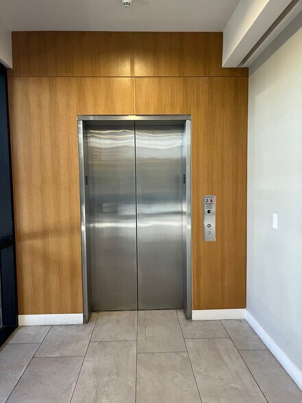 More Photos Of 3400 W Olympic Blvd, Los Angeles Office For Sale