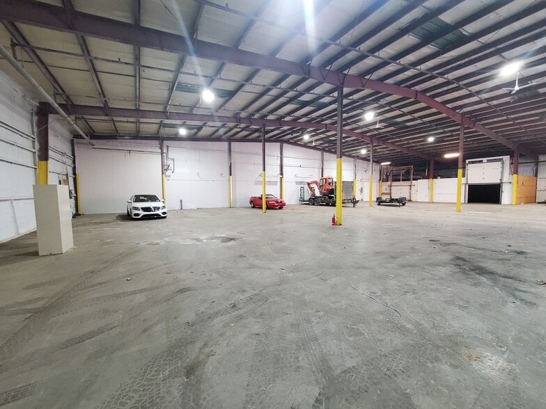 More Photos Of 6550 W Ridge Rd, Erie Warehouse For Lease