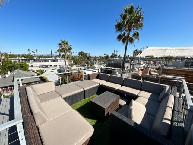 More Photos Of 1212 Abbot Kinney Blvd, Venice Loft Creative Space For Sale
