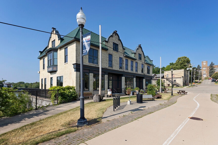 More Photos Of 200 W Milwaukee St, Jefferson Restaurant For Sale