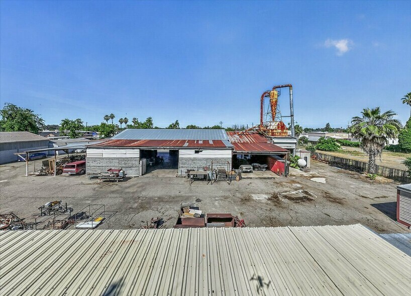 More Photos Of 708 N Pleasant Ave, Fresno Warehouse For Sale