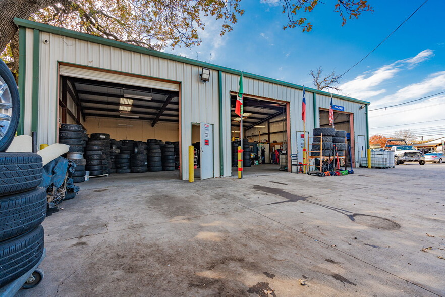 Primary Photo Of 2662 Lombardy Ln, Dallas Warehouse For Sale