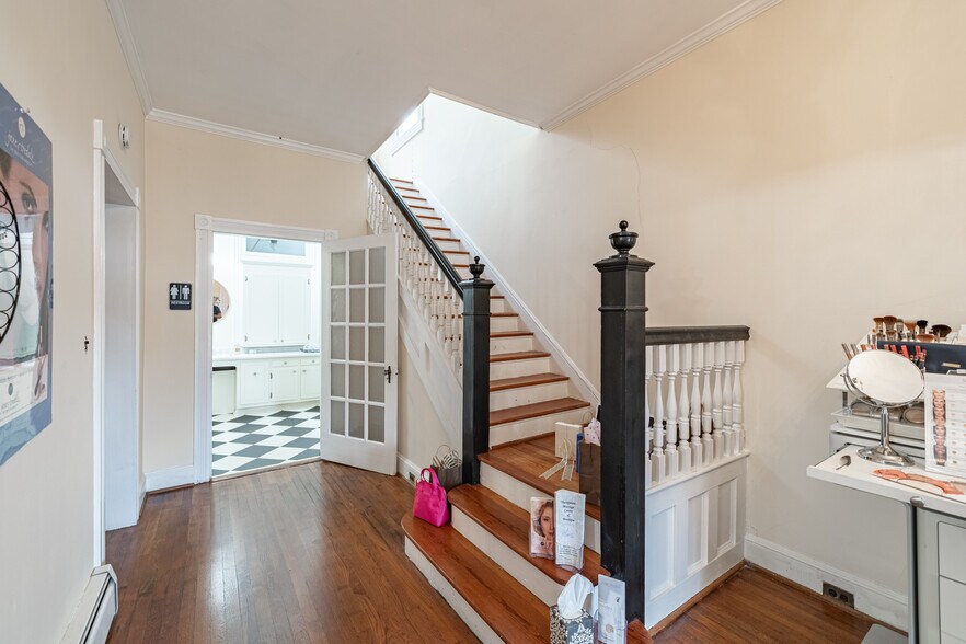 More Photos Of 664 Boulevard, Colonial Heights Office For Sale