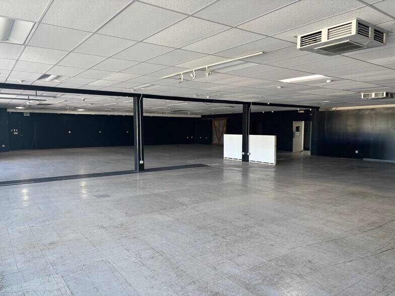 More Photos Of 9110 Ralston Rd, Arvada Showroom For Sale