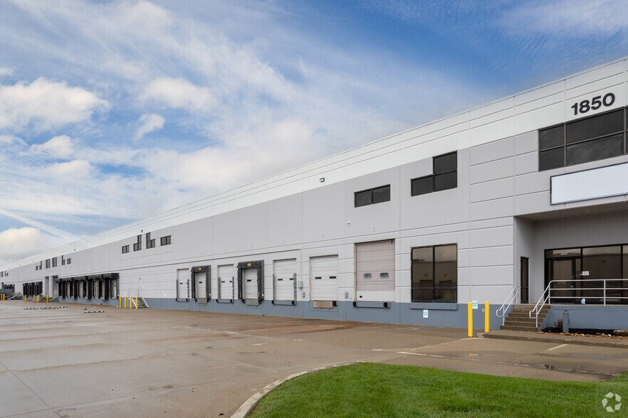 More Photos Of 1850 Airport Exchange Blvd, Erlanger Distribution For Lease