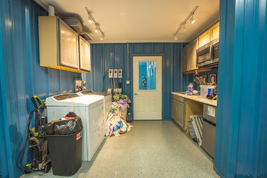 More Photos Of 19462 Lee Hwy, Abingdon General Retail For Sale