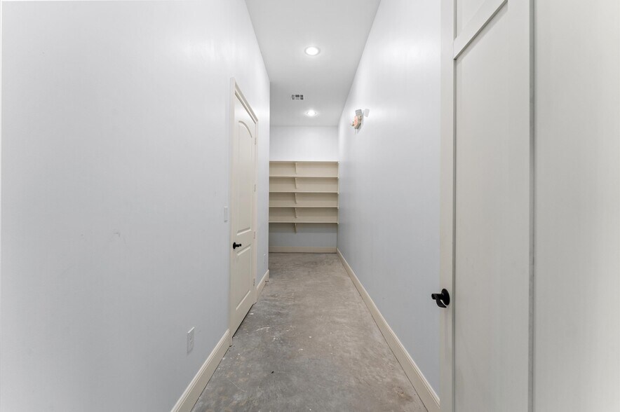 More Photos Of 5155 Almeda Genoa Rd, Houston Sports And Entertainment For Lease