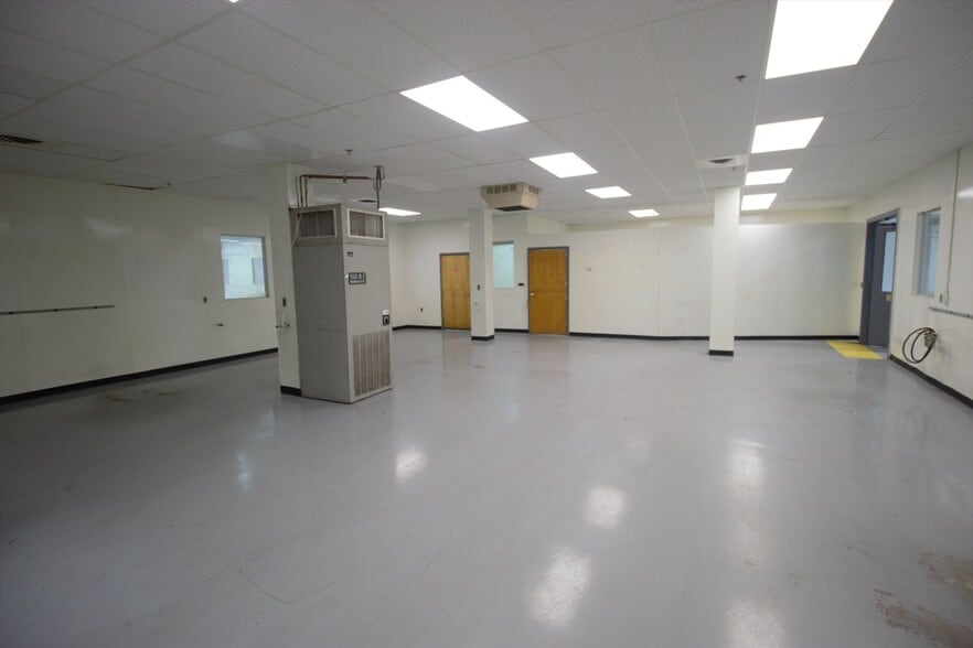 More Photos Of 1390 Mt Read Blvd, Rochester Manufacturing For Lease
