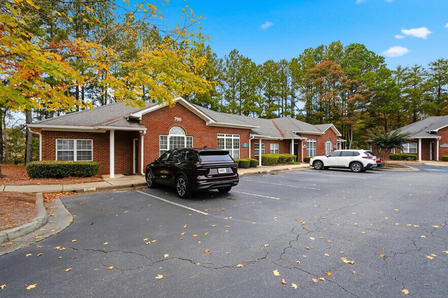 More Photos Of 103 Weatherstone Dr, Woodstock Medical For Lease