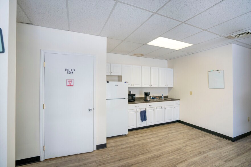 More Photos Of 3340 E Pleasant Valley Blvd, Altoona Freestanding For Sale