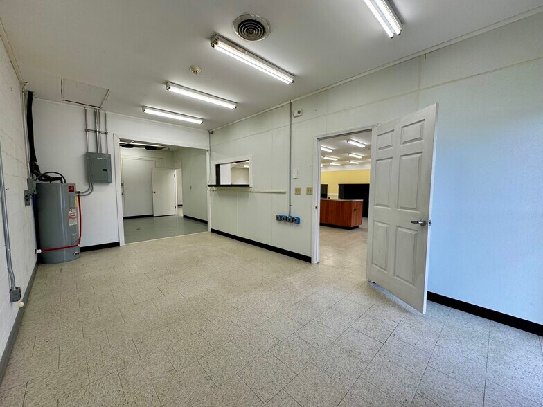 More Photos Of 1316-1320 W Danville St, South Hill Office For Lease