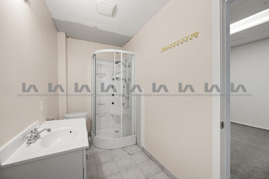 More Photos Of 2727 Dixon St, Port Coquitlam Industrial For Sale