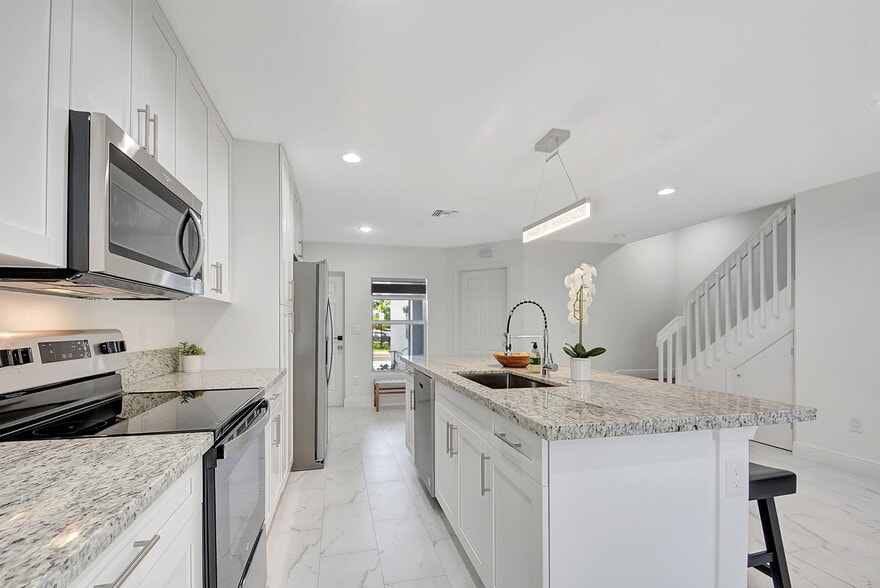 More Photos Of 3871 Patio Ct, Lake Worth Apartments For Sale