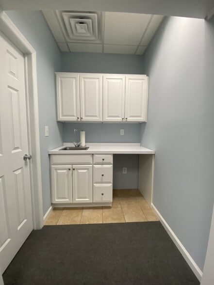 More Photos Of 1 Hunter Ave, Armonk Medical For Lease