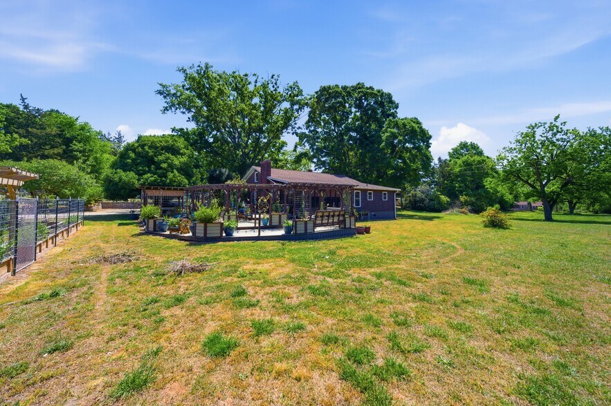 More Photos Of 1650 Dusty Rd, Newberry Winery Vineyard For Sale